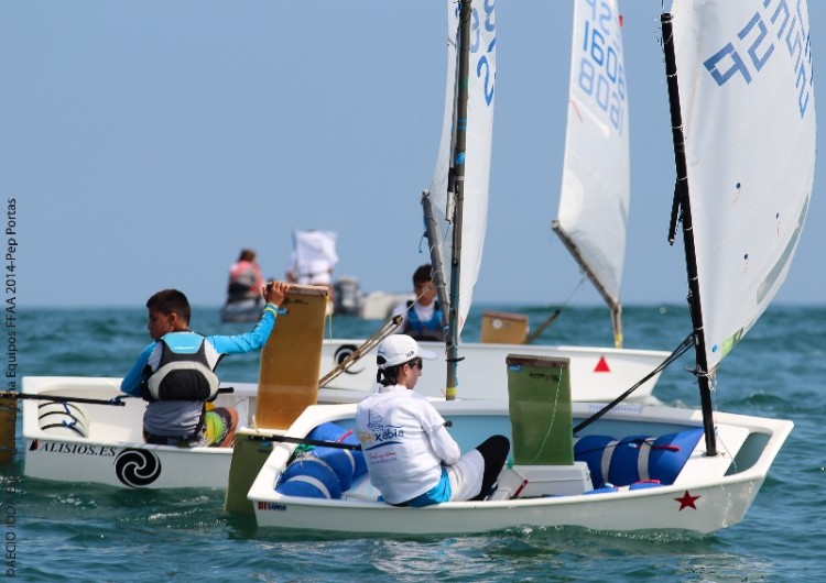 El Equipo FVCV, del CN Jávea, manda en Gijón