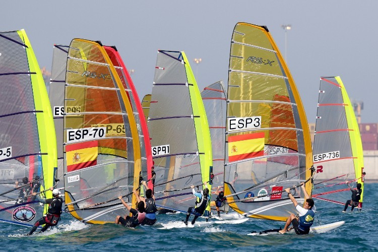 El viento complica el arranque del Open Internacional de Vela Olímpica en Valencia y Torrevieja