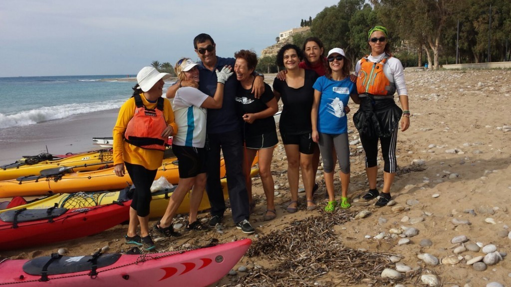 Voluntarios del Club Náutico de Villajoyosa recogen 300 kilos de basura del litoral