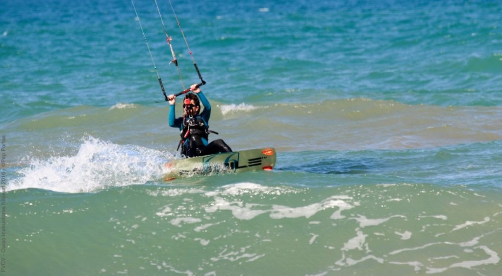 La Escola Municipal de Vela de Valencia impartirá cursos de Kite Surf “offshore”